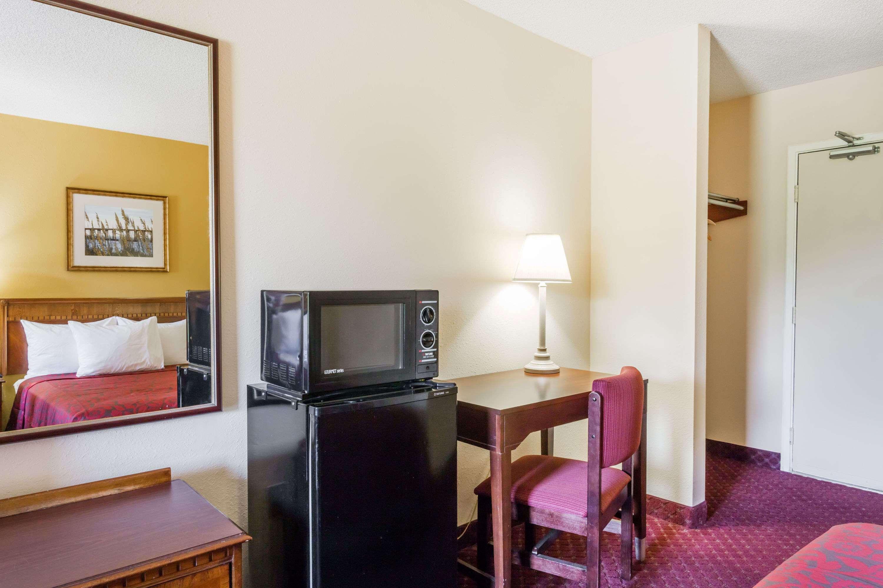 Days Inn By Wyndham Tappahannock Экстерьер фото