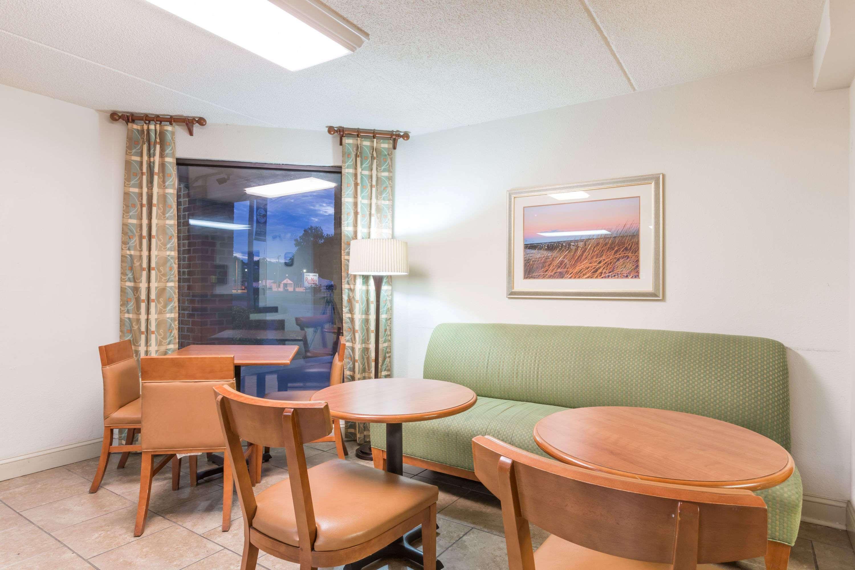 Days Inn By Wyndham Tappahannock Экстерьер фото